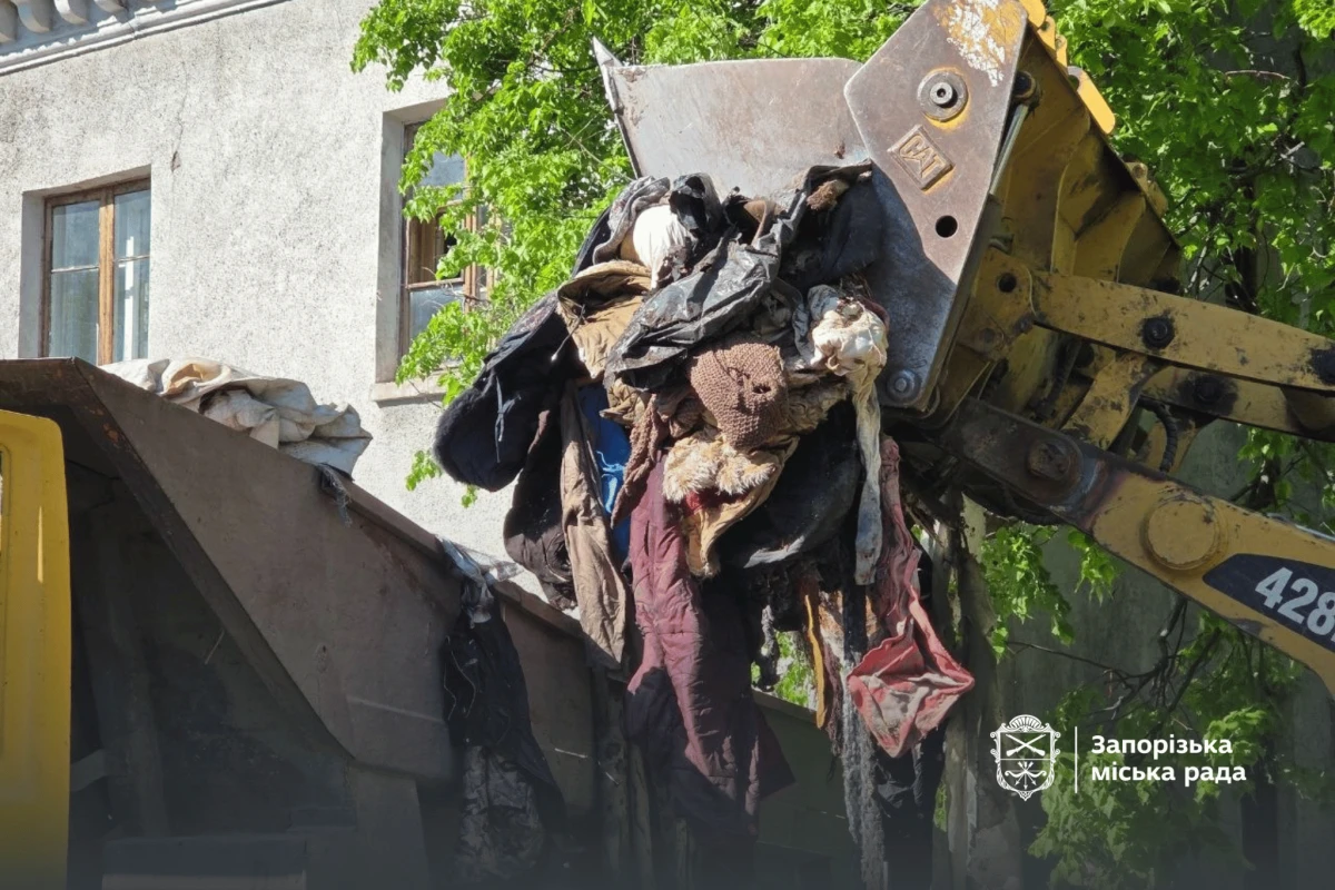 Спецтехніка проти антисанітарії: у Дніпровському районі ліквідували звалище непотрібу