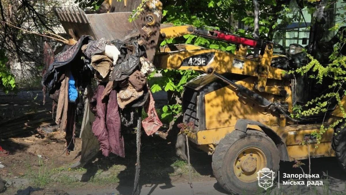 Спецтехніка проти антисанітарії: у Дніпровському районі ліквідували звалище непотрібу
