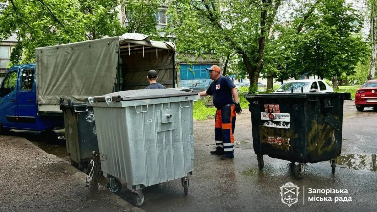 Понад 35 підпалів та тонни будсміття: у Запоріжжі масово нищать контейнери
